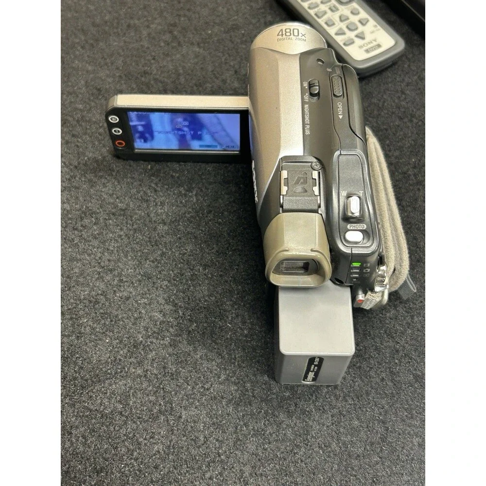 Sony Handycam DCR-DVD 203 DVD Camcorder 12x Optical Zoom with Accesories B-17